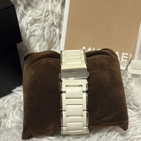 Unique Michael Kors watch - Picture 9 of 15